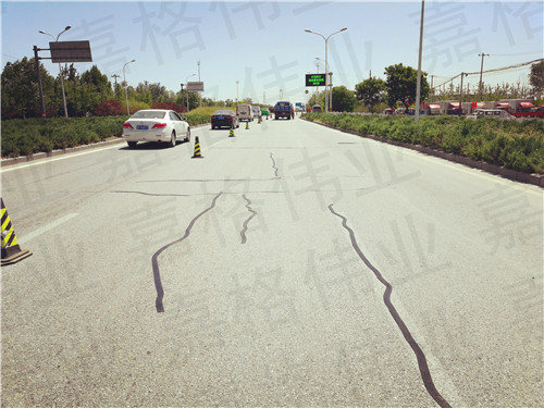 用在道路路面裂縫的貼縫帶要怎么選擇呢？