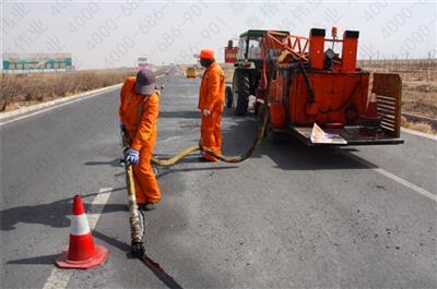 針對道路路面裂縫,應采取什么樣的嘉格灌縫膠進行灌縫處理呢？